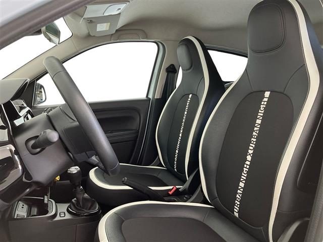 RENAULT Twingo usata 9