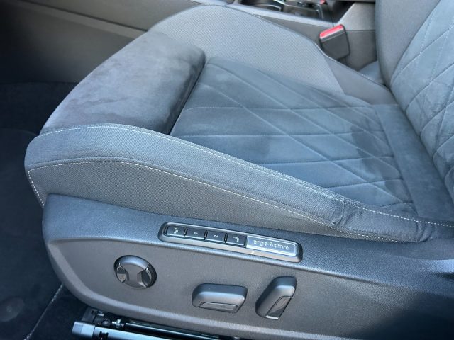 VOLKSWAGEN Golf usata, con Park Distance Control