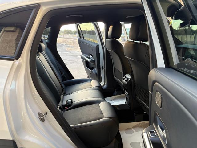 MERCEDES-BENZ GLA 180 usata, con Controllo automatico clima