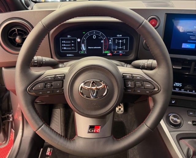TOYOTA Yaris usata, con Cruise Control