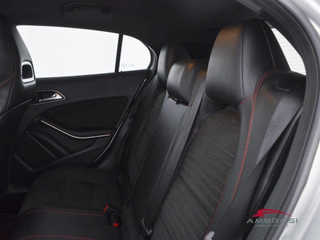 MERCEDES-BENZ GLA 200 usata 9