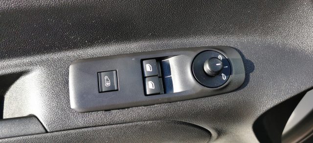OPEL Combo usata, con Sensore di luce
