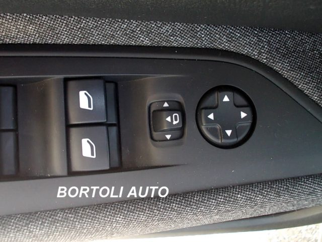 PEUGEOT 3008 usata, con Autoradio digitale