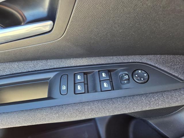 PEUGEOT 3008 usata, con Telecamera per parcheggio assistito