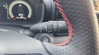 TOYOTA Yaris usata, con Fari LED