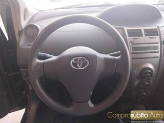 TOYOTA Yaris usata 18