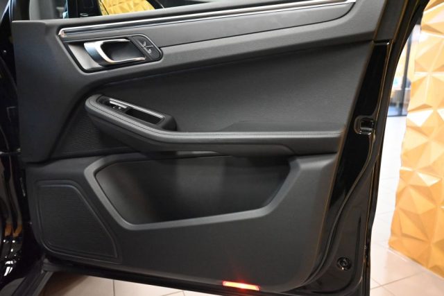 PORSCHE Macan usata 66