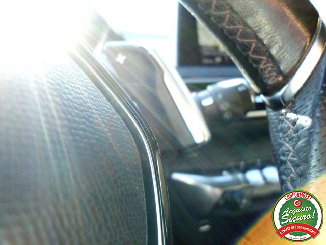 PEUGEOT 5008 usata, con Volante multifunzione