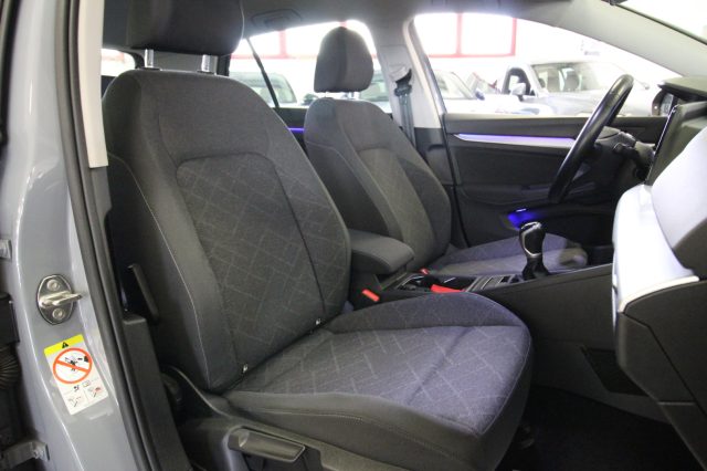 VOLKSWAGEN Golf usata, con USB