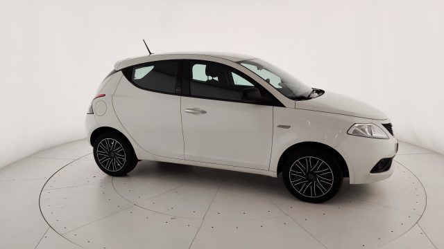 LANCIA Ypsilon usata, con MP3