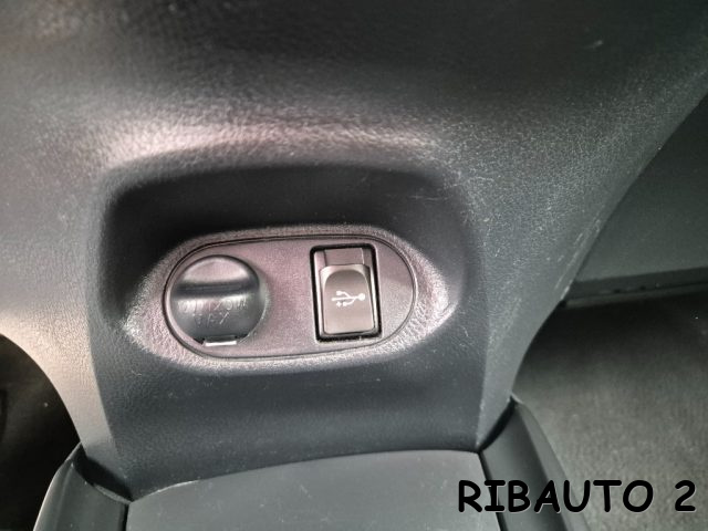 TOYOTA Yaris usata, con Fari LED