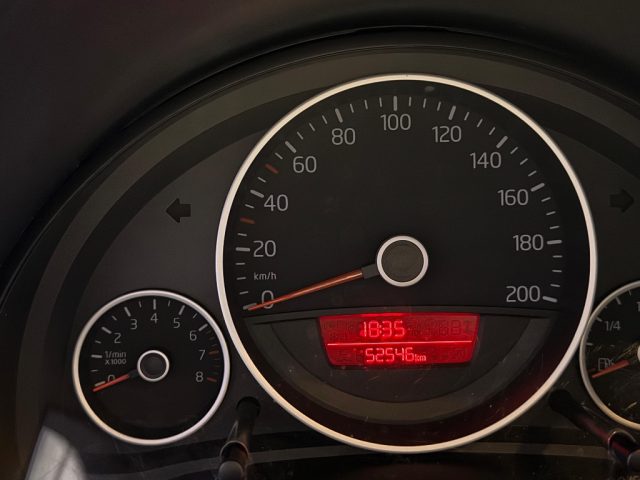 VOLKSWAGEN up! usata 12