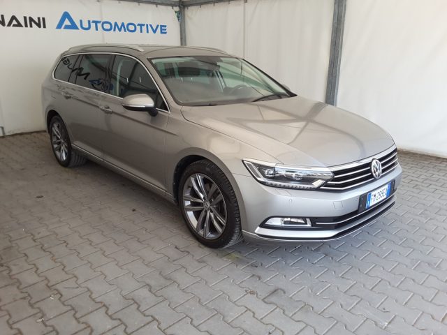 VOLKSWAGEN Passat Variant usata, con Airbag