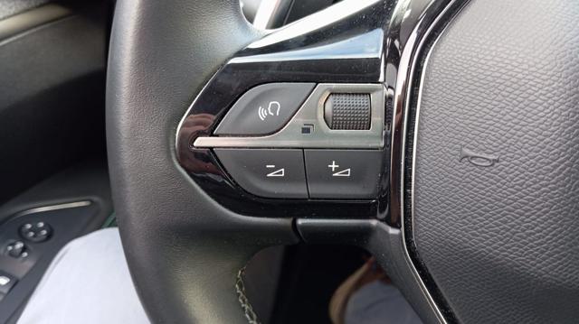 PEUGEOT 5008 usata, con Sensori di parcheggio posteriori