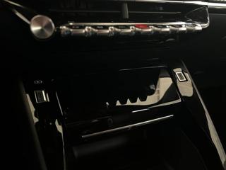 PEUGEOT 2008 usata, con USB