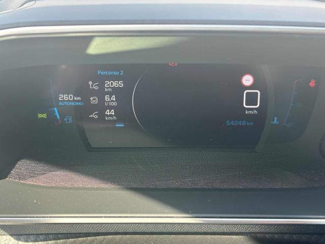 PEUGEOT 2008 usata, con Volante multifunzione