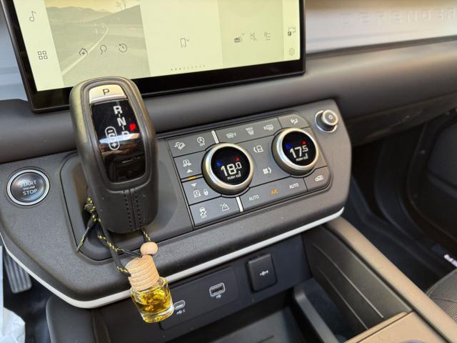 LAND ROVER Defender usata, con Interni in pelle