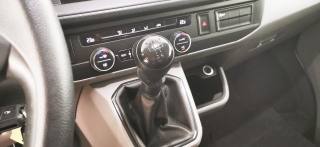 VOLKSWAGEN Caravelle usata, con USB