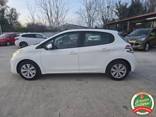 PEUGEOT 208 usata, con Autoradio