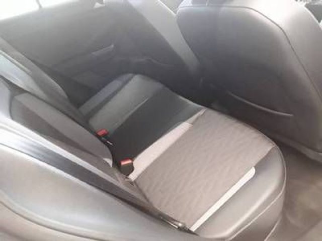 VOLKSWAGEN T-Roc usata, con Autoradio