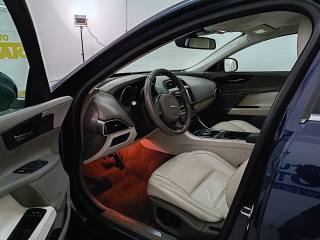 JAGUAR XE usata, con USB