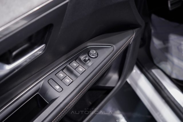 PEUGEOT 5008 usata, con Controllo automatico clima