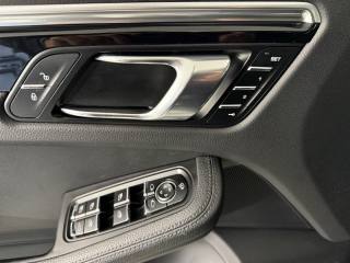 PORSCHE Macan usata, con Park Distance Control