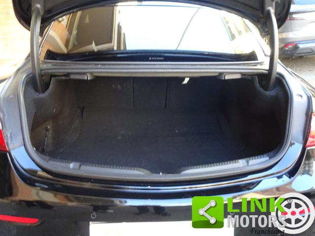 MERCEDES-BENZ E 220 usata, con Leve al volante