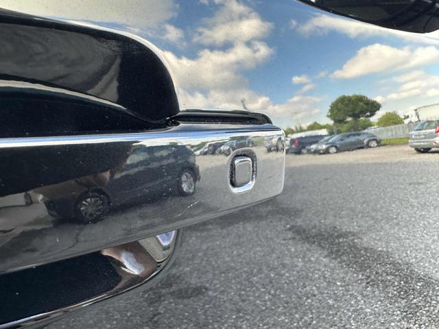 LAND ROVER Defender usata, con Luci diurne LED