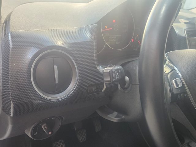 VOLKSWAGEN up! usata, con Luci diurne
