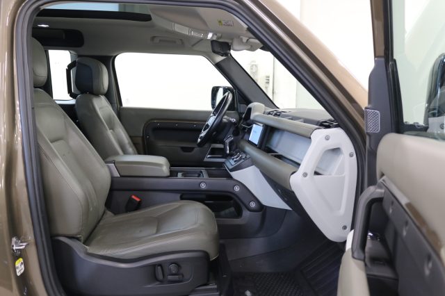 LAND ROVER Defender usata, con Park Distance Control