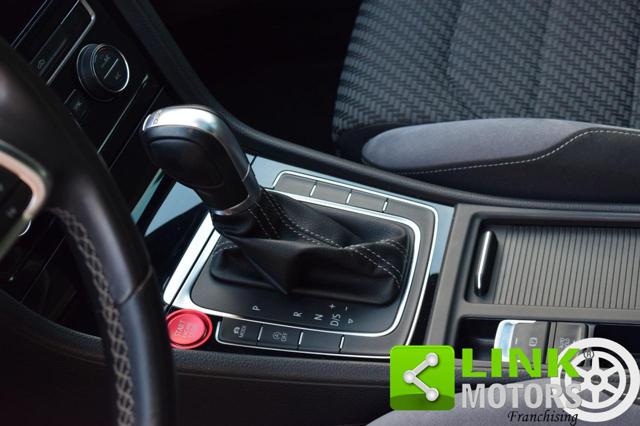 VOLKSWAGEN Golf usata, con USB