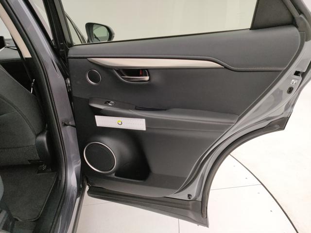 LEXUS NX 300h usata, con Isofix