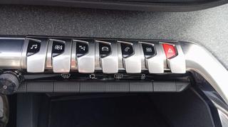 PEUGEOT 3008 usata, con Volante multifunzione