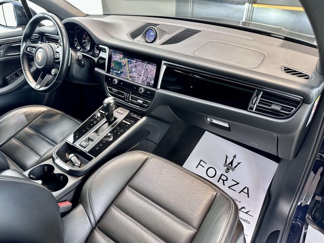 PORSCHE Macan usata, con Park Distance Control