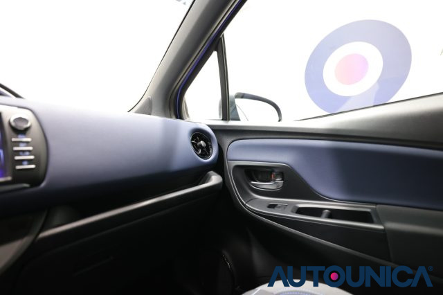 TOYOTA Yaris usata 33