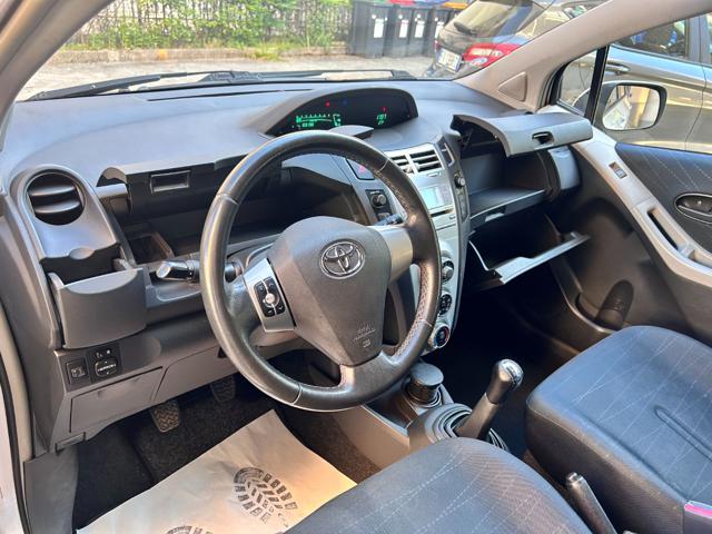 TOYOTA Yaris usata 23