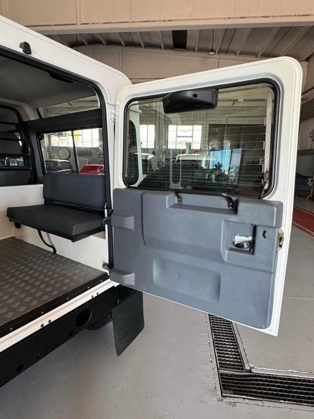 LAND ROVER Defender usata 9