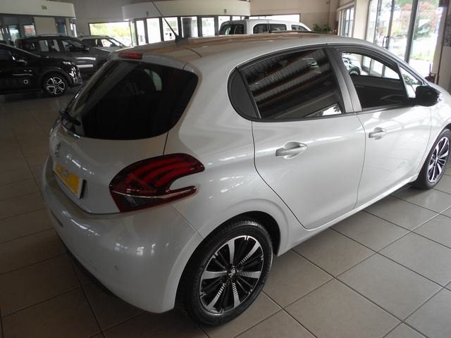 PEUGEOT 208 usata, con Airbag Passeggero