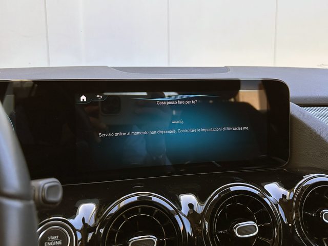 MERCEDES-BENZ GLA 200 usata, con Luci diurne LED