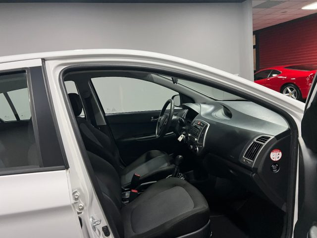 HYUNDAI i20 usata, con Climatizzatore