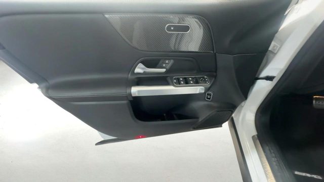 MERCEDES-BENZ GLB 180 usata, con Sedili riscaldati
