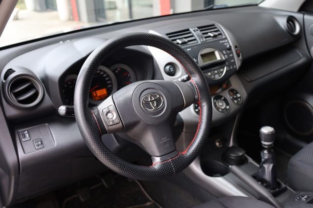 TOYOTA RAV 4 usata, con Isofix
