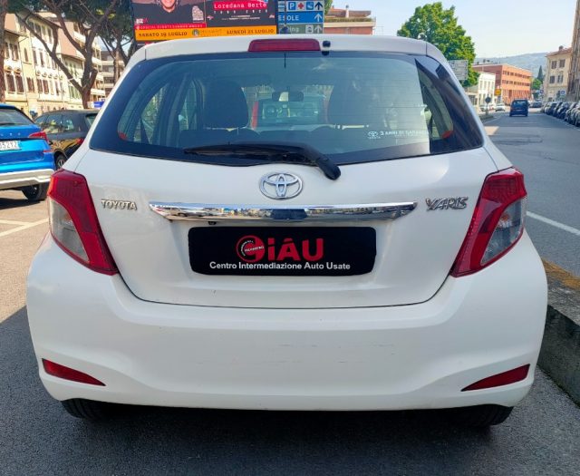 TOYOTA Yaris usata, con Autoradio