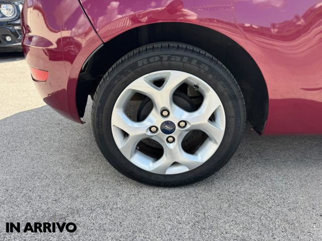 FORD Fiesta usata, con Specchietti laterali elettrici