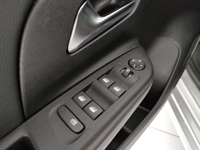 OPEL Corsa usata, con USB