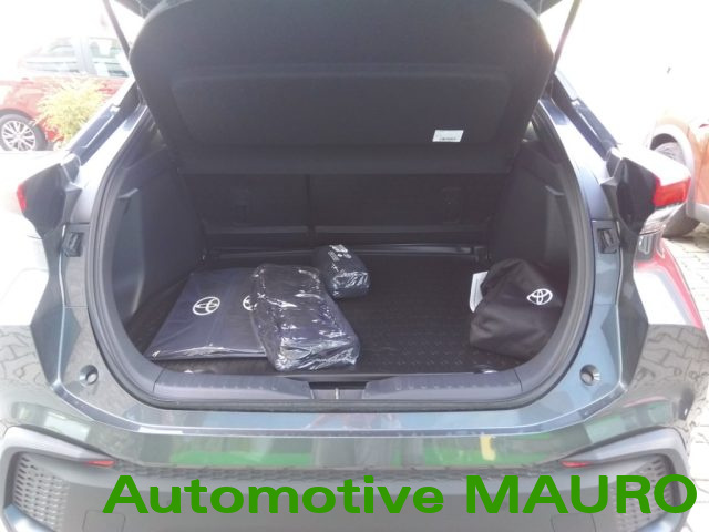 TOYOTA C-HR usata, con Sistema di navigazione