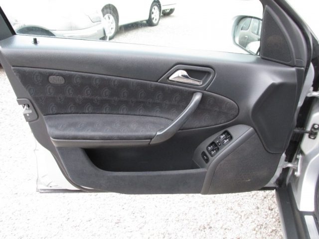 MERCEDES-BENZ C 200 usata 40