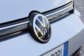 VOLKSWAGEN Golf usata, con Spoiler