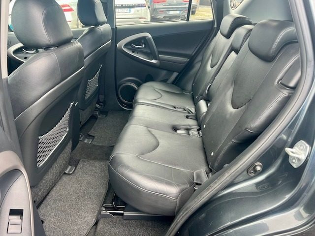 TOYOTA RAV 4 usata, con Controllo automatico clima